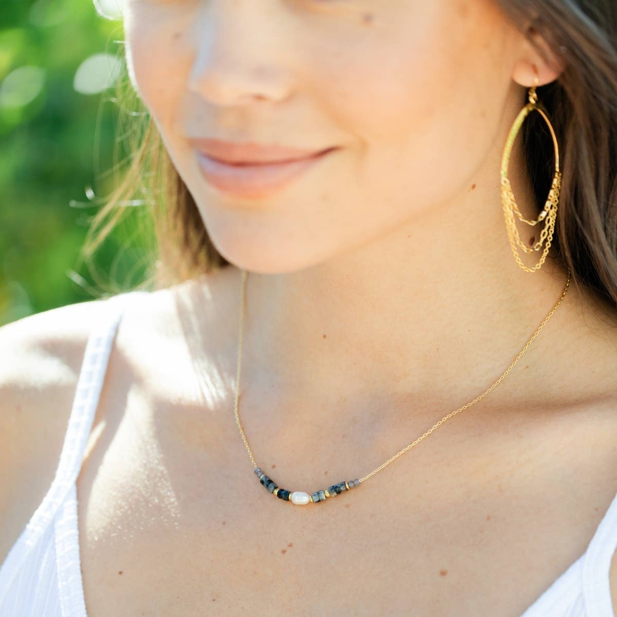 Sweet And Delicate Pearl And Stone Necklace