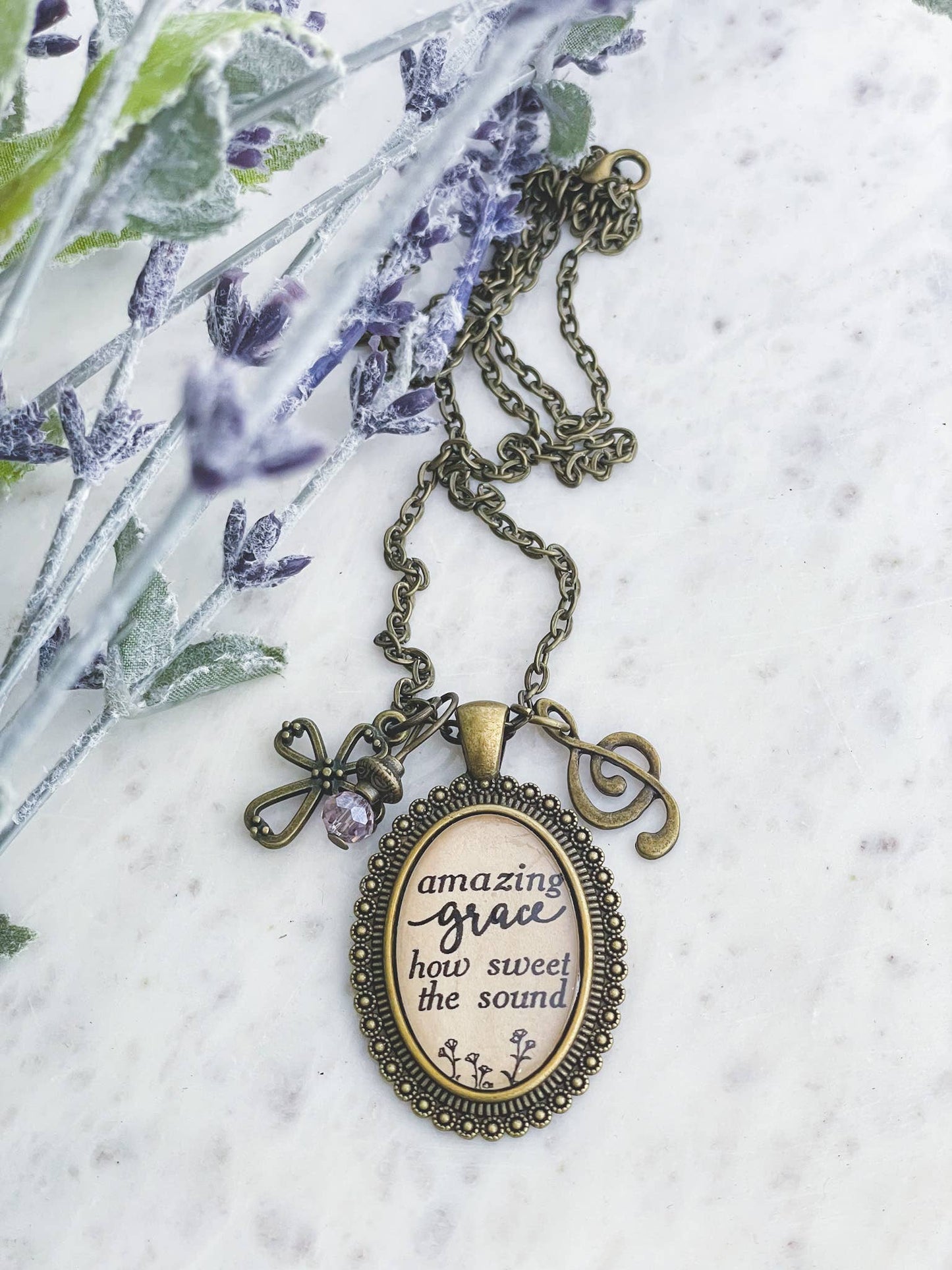 Ivy Barn Designs - Collar con himno "Gracia Asombrosa" (Joyería cristiana)