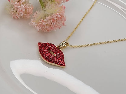 RED LIPS NECKLACE.