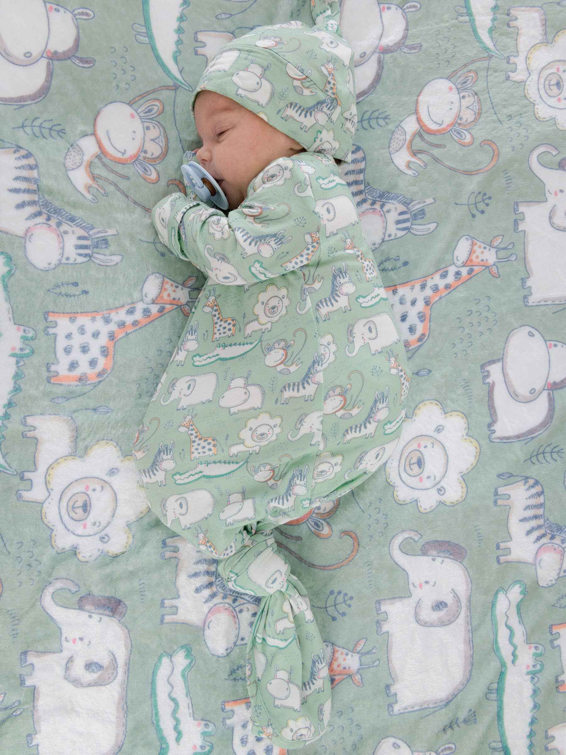 SoftSnooze™ Baby Bamboo Viscose Sage Safari Knotted Sleep Gown & Hat Set: Green / Newborn-3m