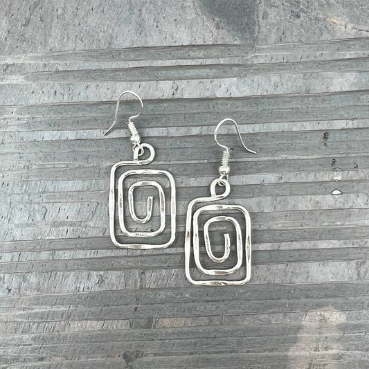 Pendientes bañados en plata - Espiral cuadrada de tamaño pequeño