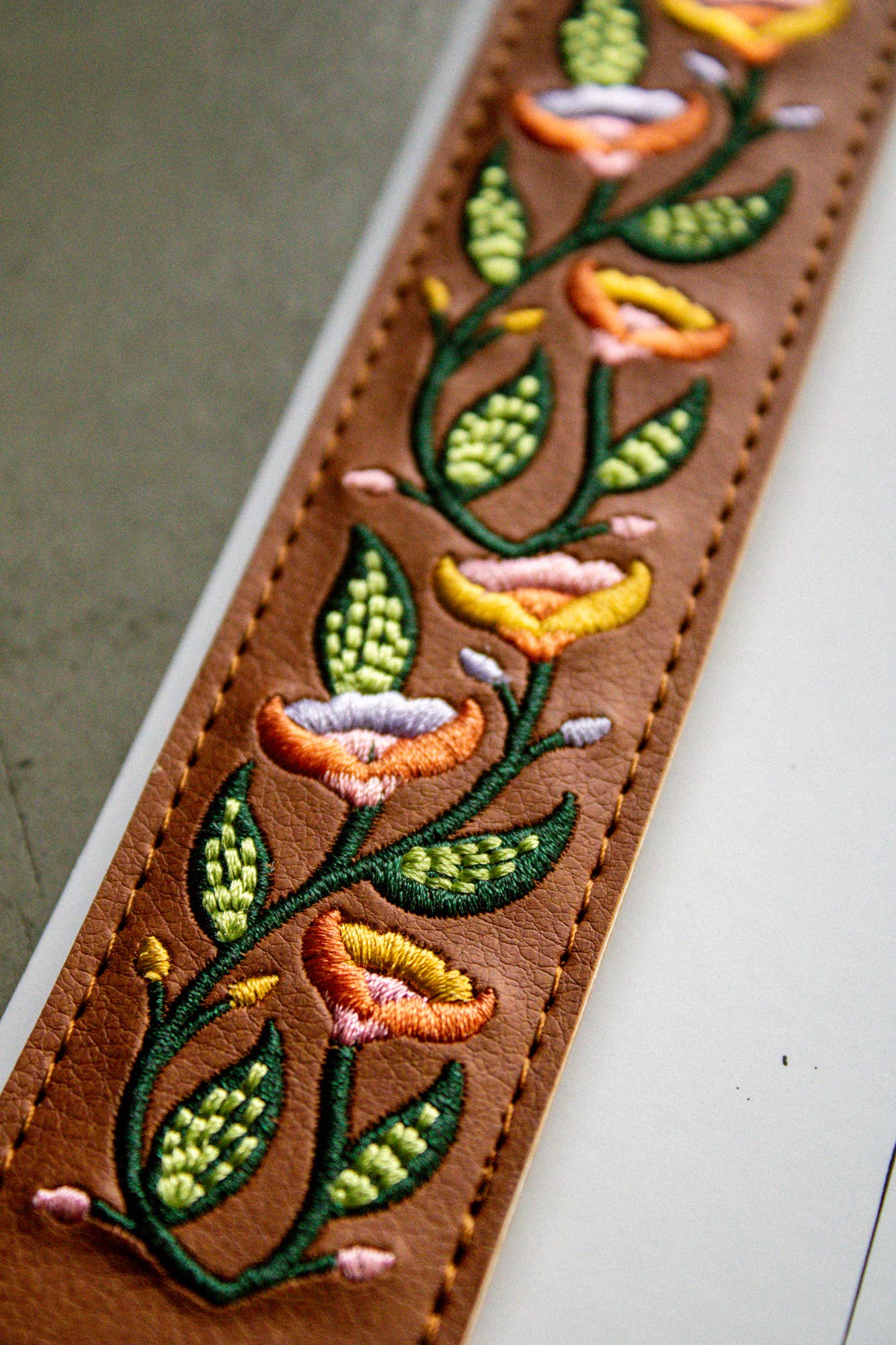 Moline Vine - Embroidered Elastic Bookmark
