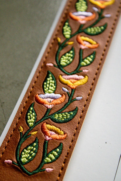 Moline Vine - Embroidered Elastic Bookmark