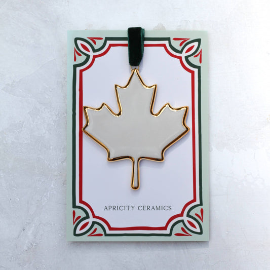 Cerámica Apricity - Adorno de porcelana con forma de hoja de arce canadiense hecho a mano con oro de 22 quilates
