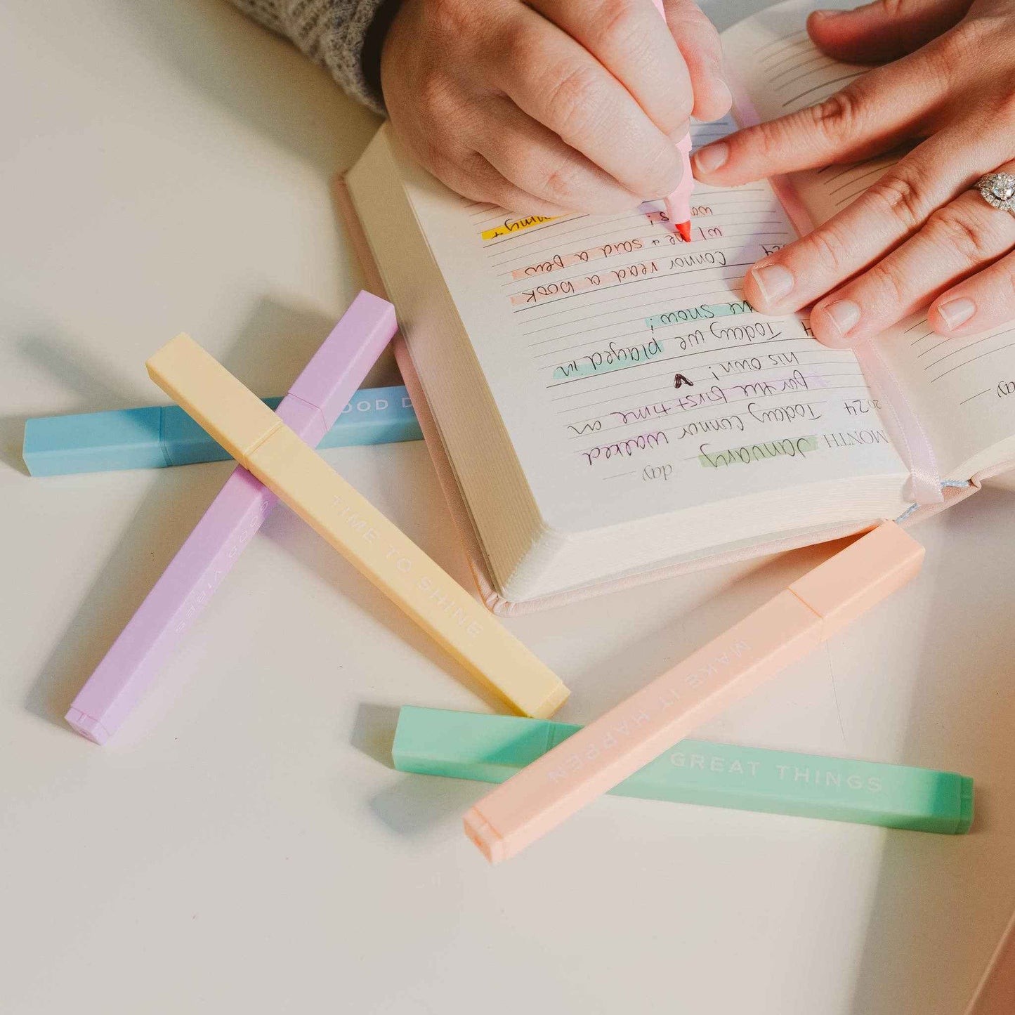Sweet Water Decor - Do Great Things Highlighter Set - Stationery Set