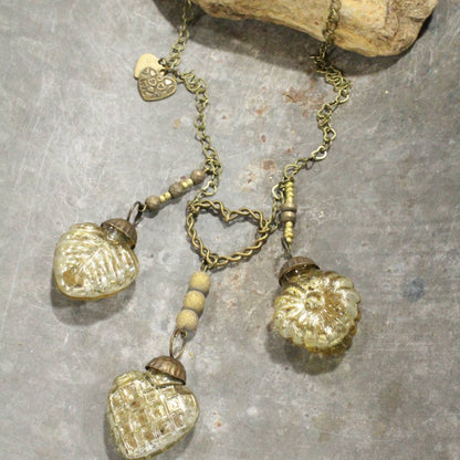 Collar retro de oro viejo "Tres veces el amor"