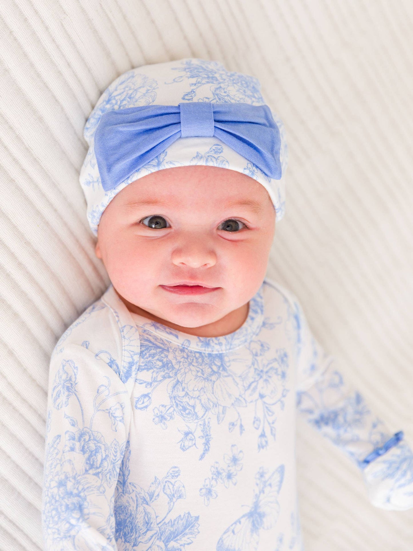 Baby GirBamboo Periwinkle Butterfly Garden Ruffle Knotted Sleep Gown & Bow Hat Set: Newborn-3m