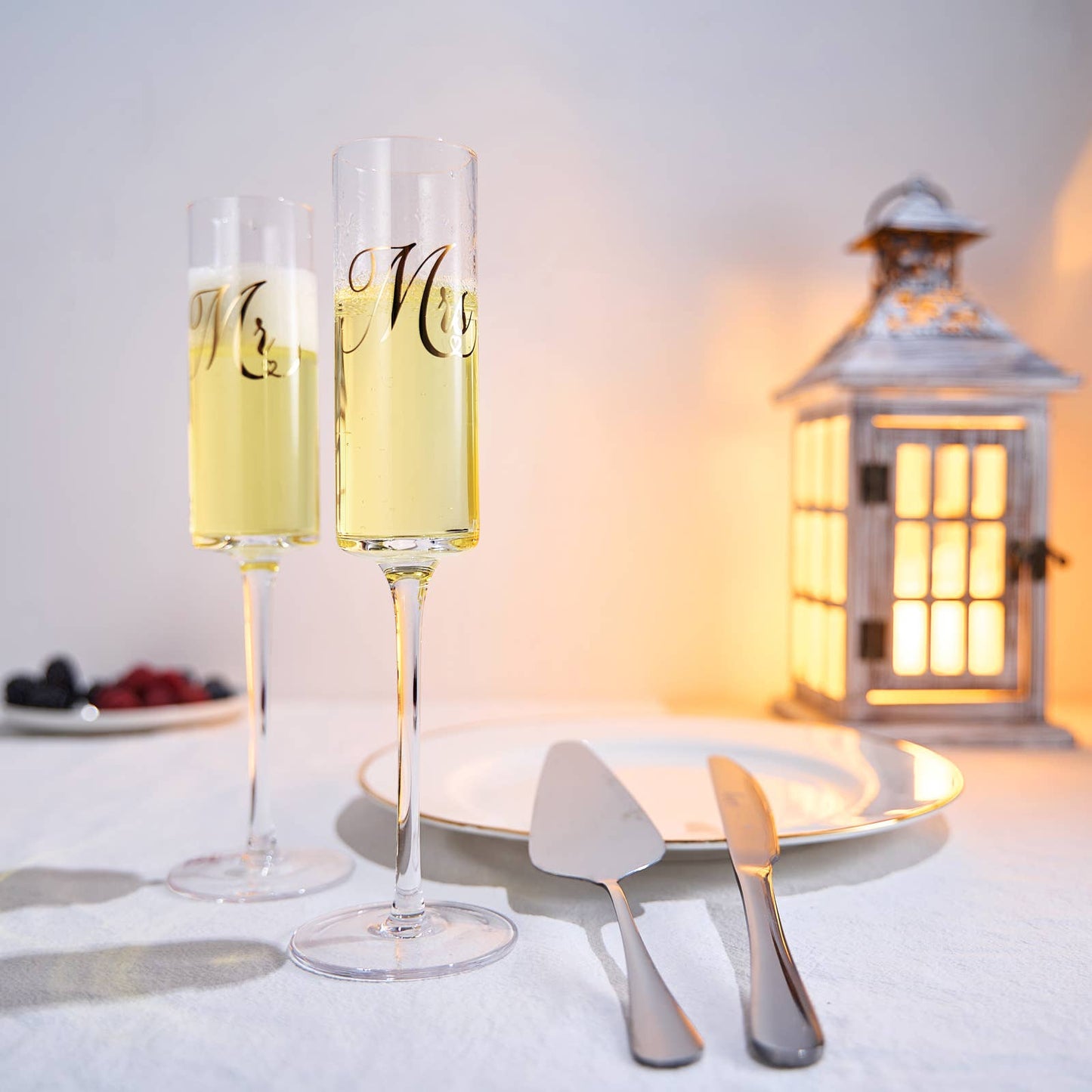 Wedding, Bridal Mr & Mrs Champagne Flutes Gift