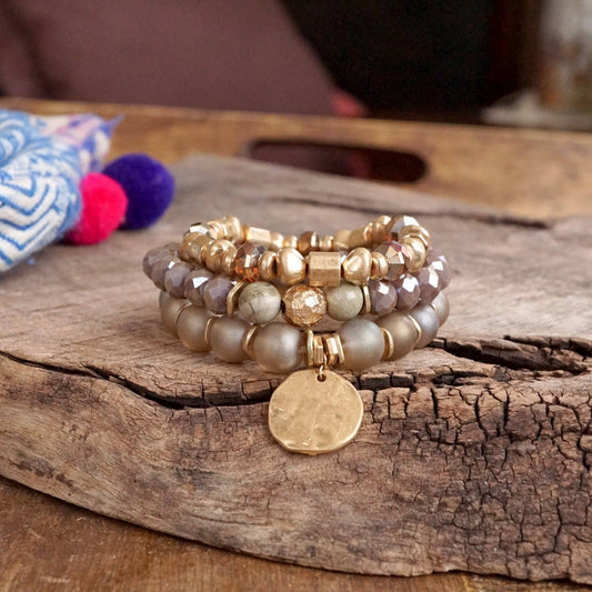 Conjunto llamativo de pulseras de monedas con cuentas bohemias en rosa