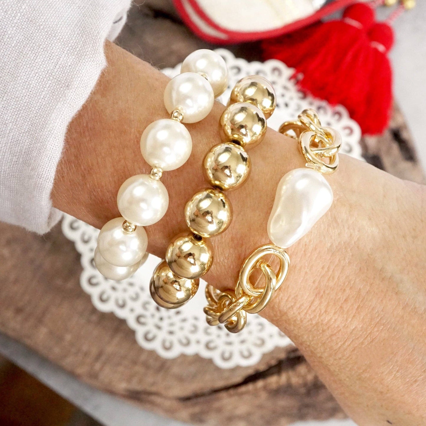Conjunto de pulsera de cadena gruesa y cuentas grandes perladas y doradas