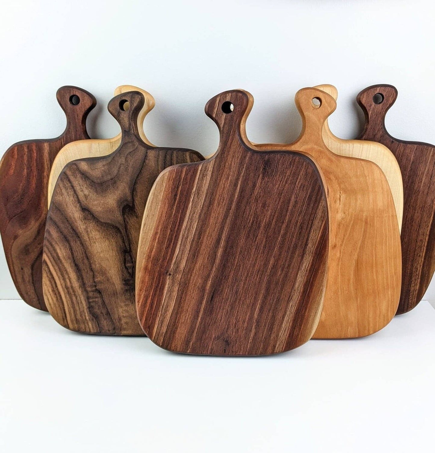 Tabla de embutidos de madera con asa - Redondeada
