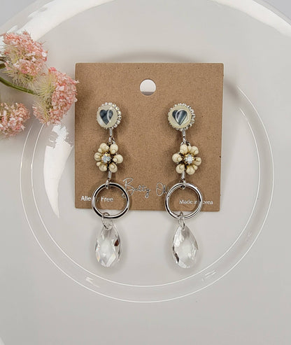 DANGLE EARRINGS.