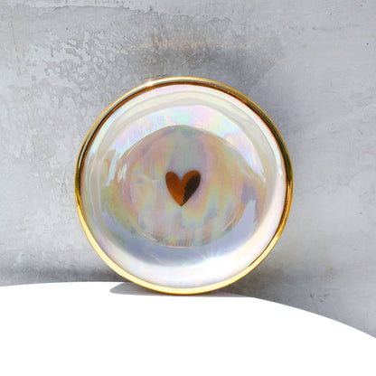 Cerámica Apricity - Plato para anillos con forma de corazón iridiscente | Cerámica hecha a mano con oro