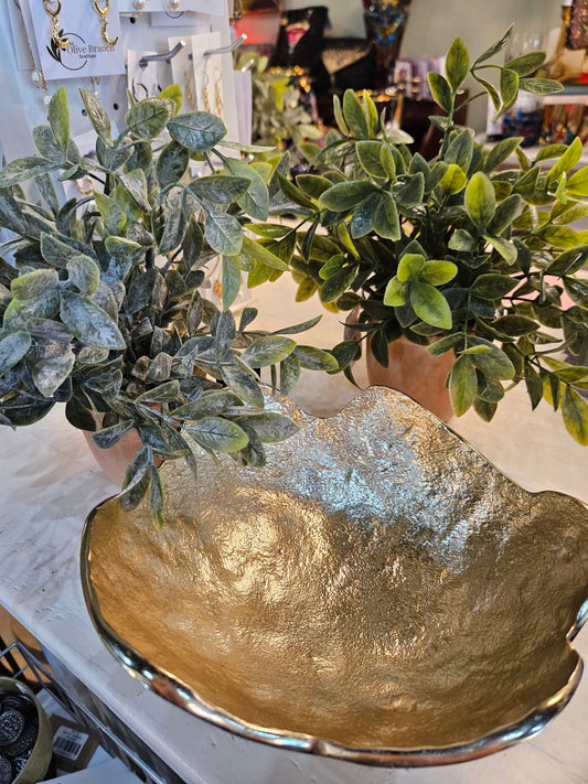 Scalloped gold small